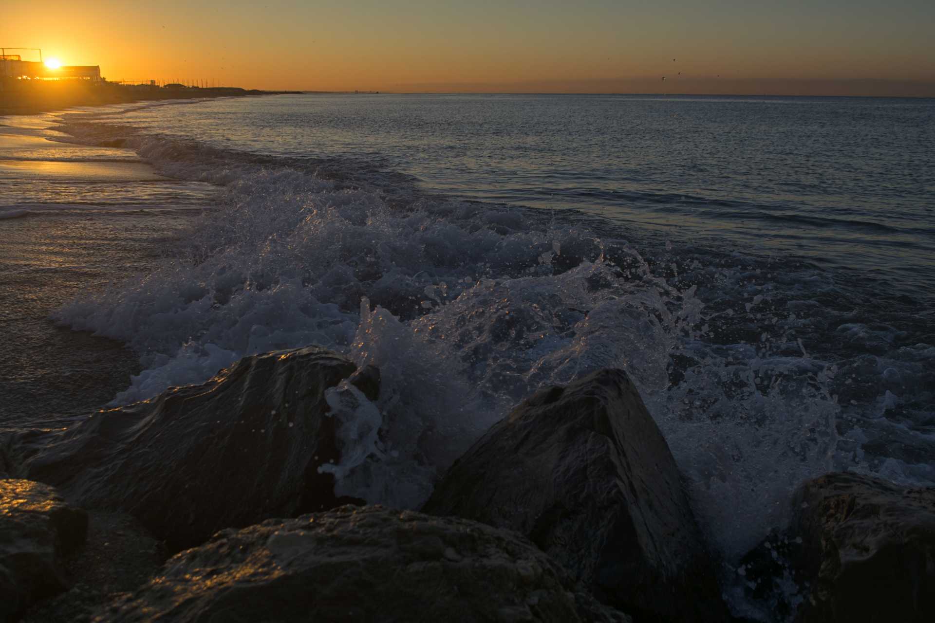 Perch ad Ostia si vede l''alba sul mare?